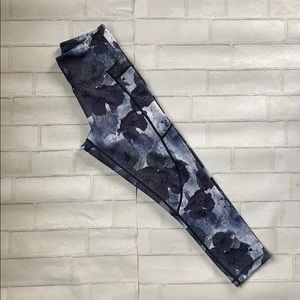 Pending sale:LNT Leggings and 2 Tank Bundle - Zyia
